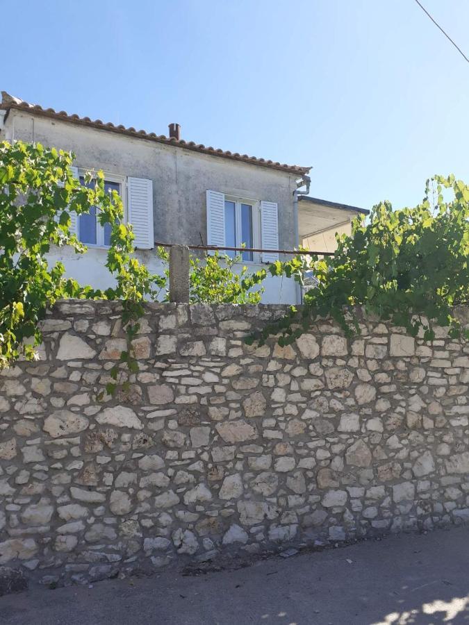 Gezos Apartment Himare Eksteriør bilde
