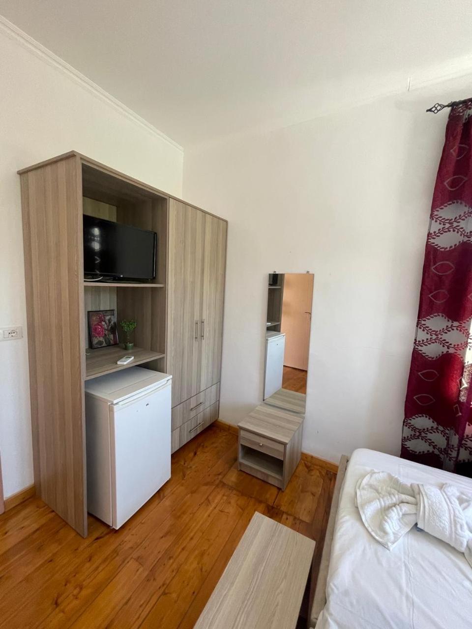 Gezos Apartment Himare Eksteriør bilde