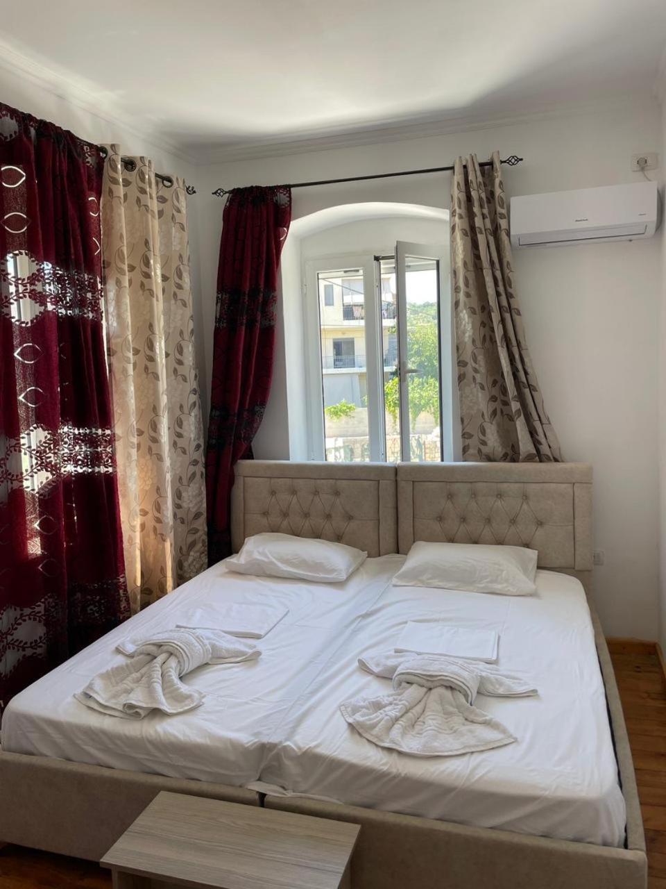 Gezos Apartment Himare Eksteriør bilde